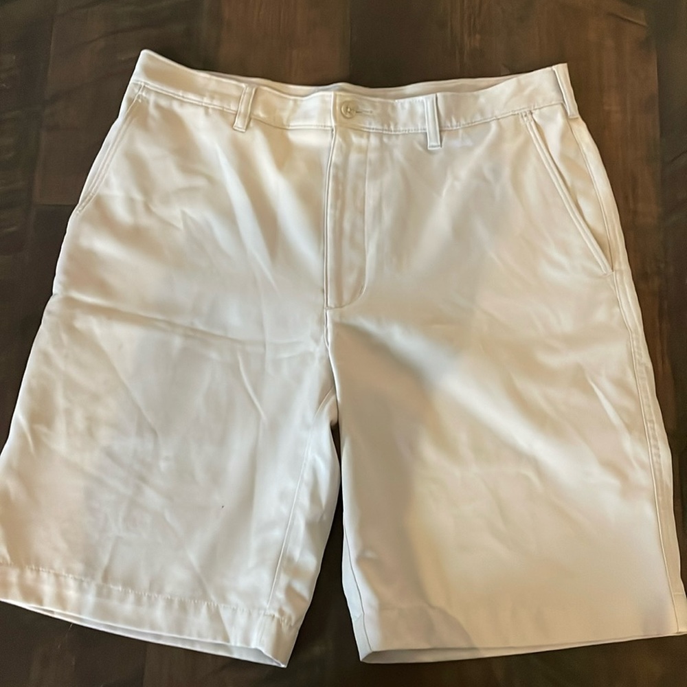 Men’s PGA golf shorts light khaki size 34